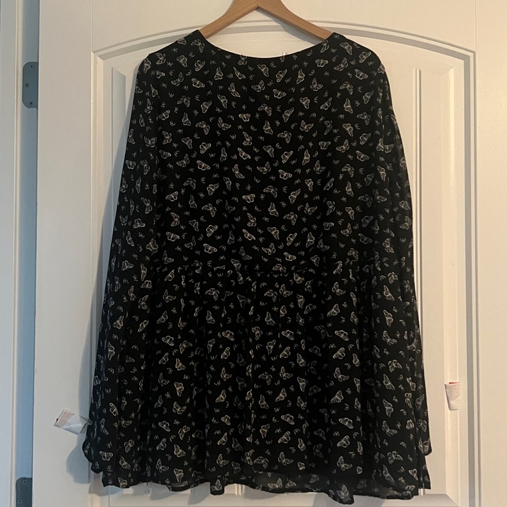 Torrid Chiffon Butterfly Print Blouse 3X - Picture 5 of 10
